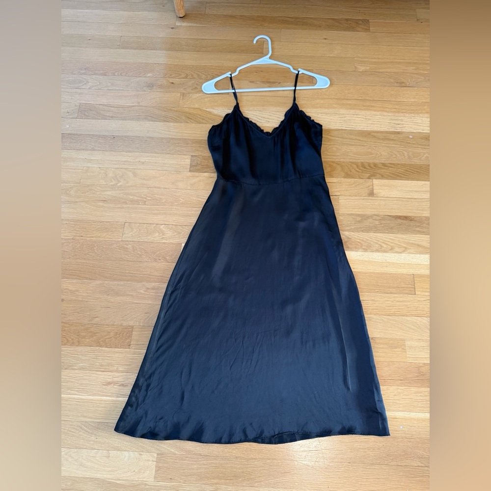 Wilfred Aritzia "Only" Slip Dress 100% Cupro Black 90s slip dress Size 0